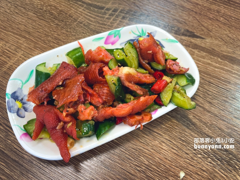 苗栗「香香牛肉麵」頭份路邊麵店，80元有很厚牛肉可吃