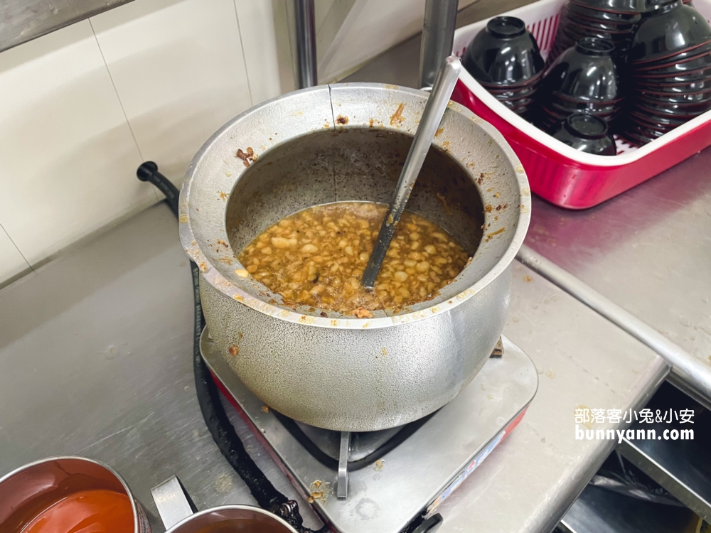 善化美食》阿牛仔牛肉湯，牛肉湯只賣100元，肉燥飯吃到飽超讚。