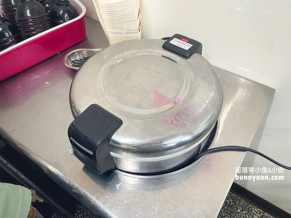 善化美食》阿牛仔牛肉湯，牛肉湯只賣100元，肉燥飯吃到飽超讚。