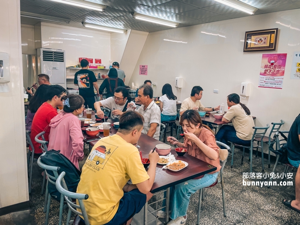 善化美食》阿牛仔牛肉湯，牛肉湯只賣100元，肉燥飯吃到飽超讚。