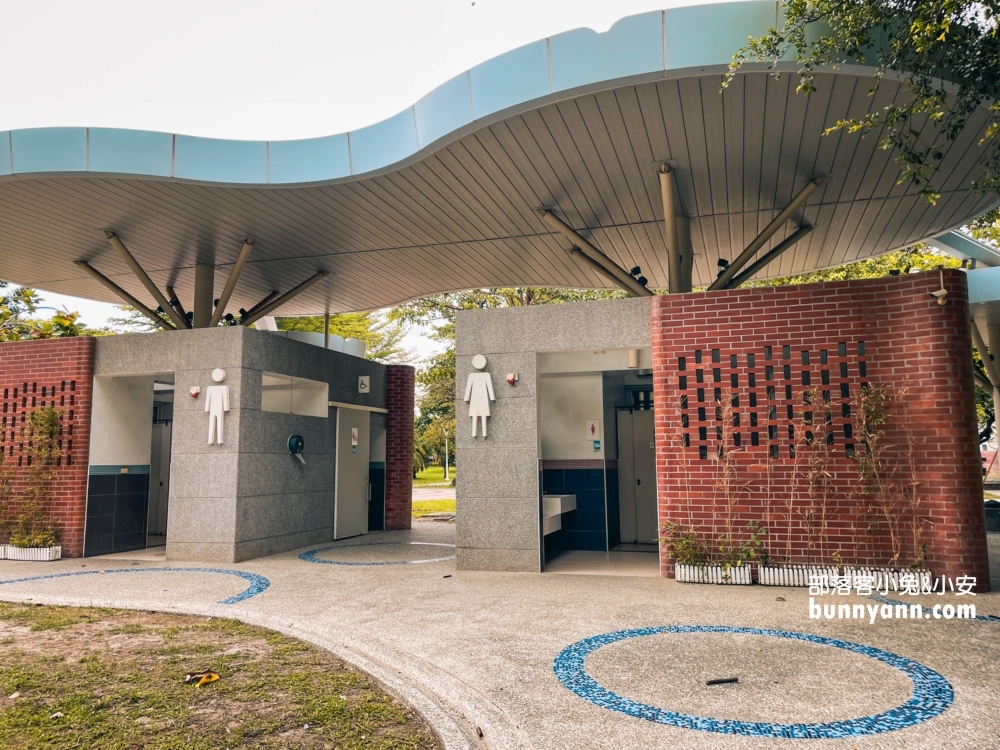 免費玩的「蓮池潭兒童公園」超棒，暢遊地景公園、童話世界場景