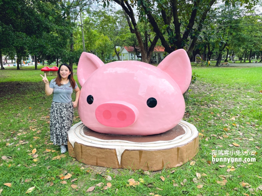 免費玩的「蓮池潭兒童公園」超棒，暢遊地景公園、童話世界場景
