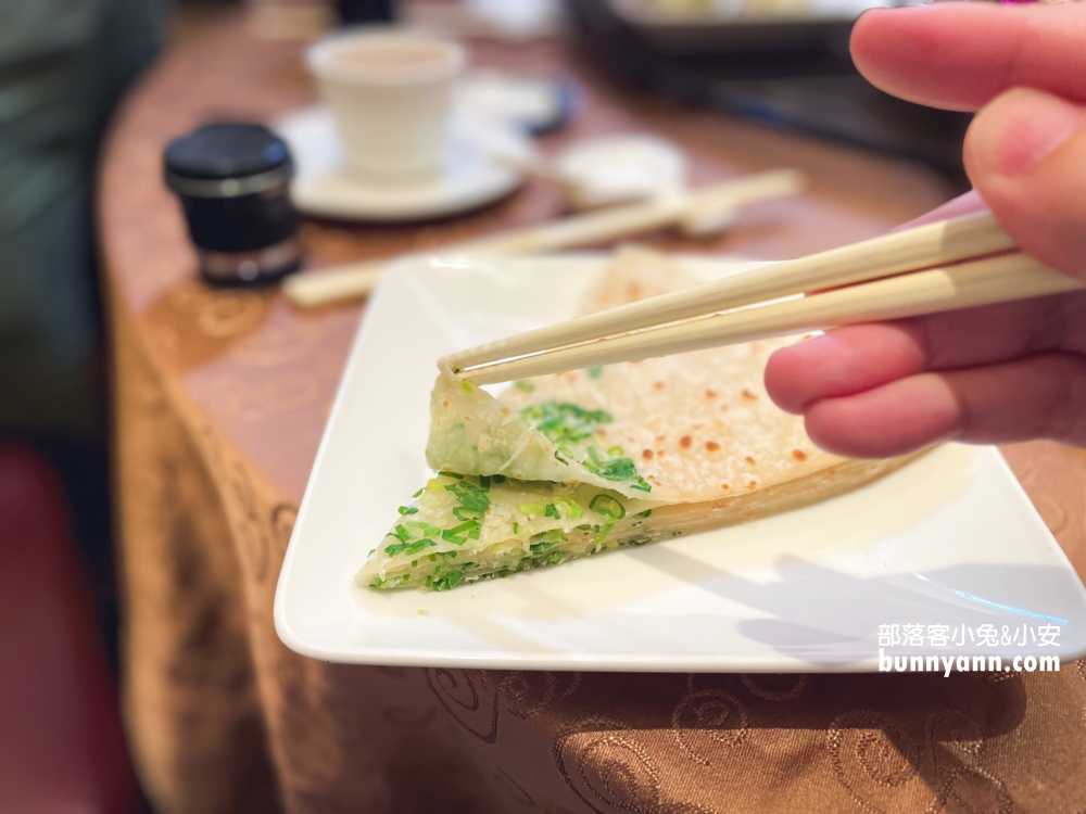 台北【驥園川菜餐廳】號稱地表最含膠質的砂鍋雞湯在這裡