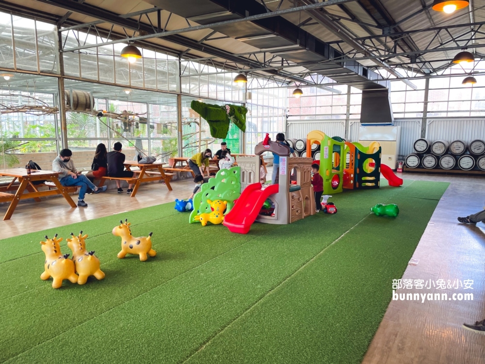 宜蘭金車礁溪蘭花園 ，賞蝴蝶蘭和餵水豚君，2024盤子門票費用介紹