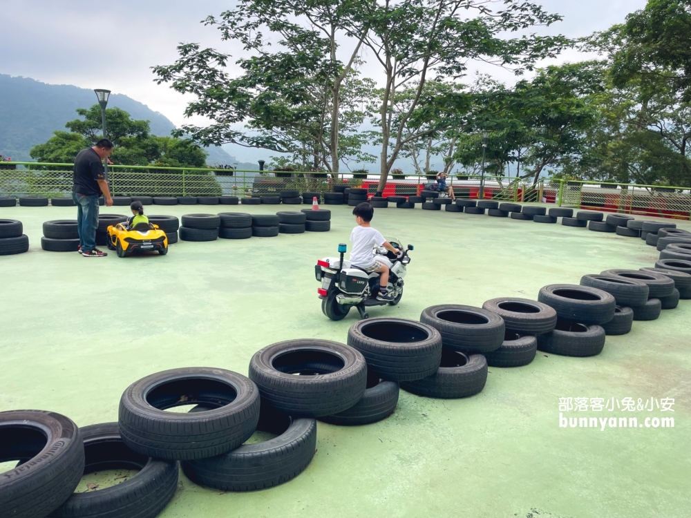南庄【蘇維拉莊園】全新紅色列車與露營車，夢幻樹屋住一晚