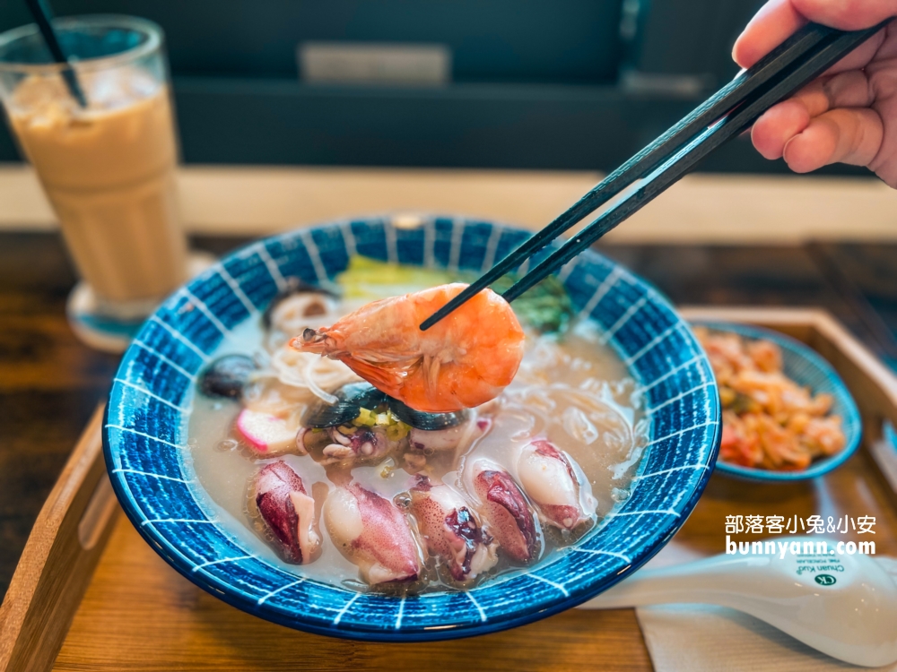 【金點草里驛棧】草里漁港旁好吃的小卷米粉，直接海景第一排視野