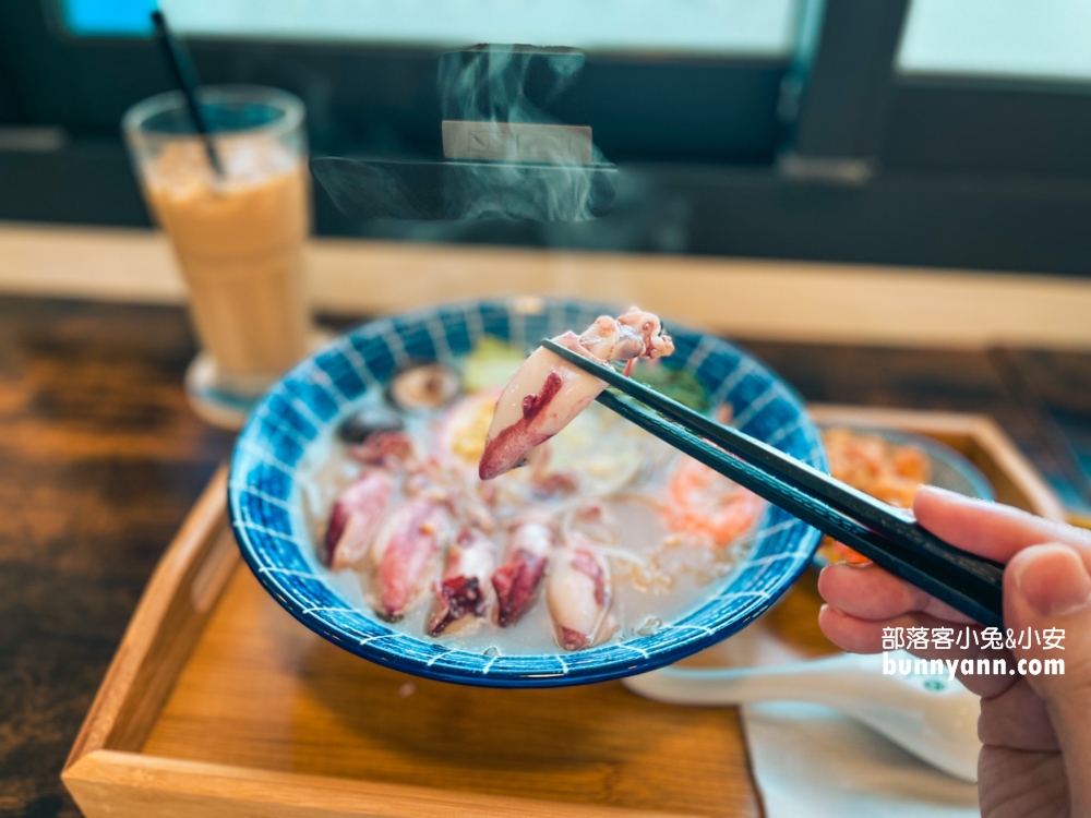 【金點草里驛棧】草里漁港旁好吃的小卷米粉，直接海景第一排視野