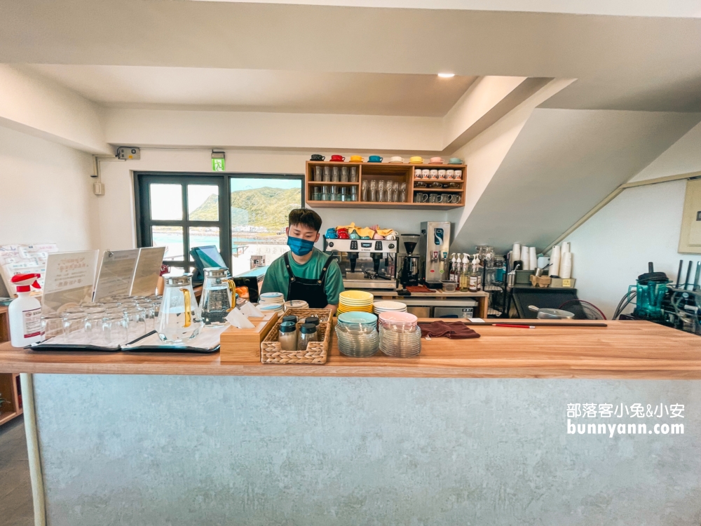 【金點草里驛棧】草里漁港旁好吃的小卷米粉，直接海景第一排視野