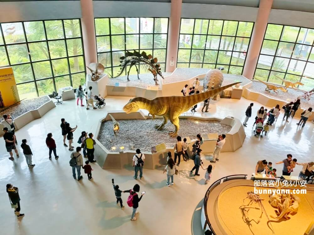 【台中科博館】國立自然科學博物館，館內有大恐龍可以拍照！