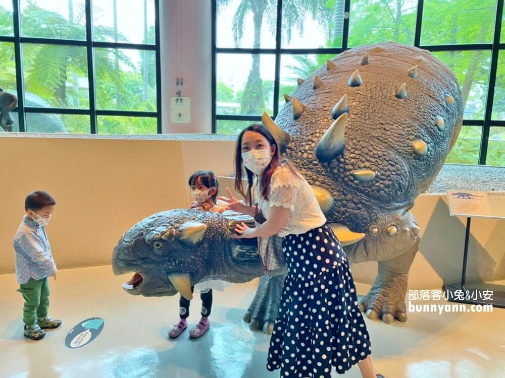 【台中科博館】國立自然科學博物館，館內有大恐龍可以拍照！