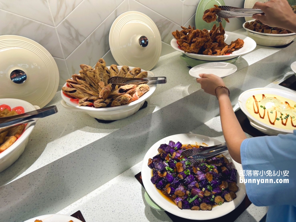 新北【我家牛排林口A9店】隱身於大樓內的平價牛排吃到飽餐廳