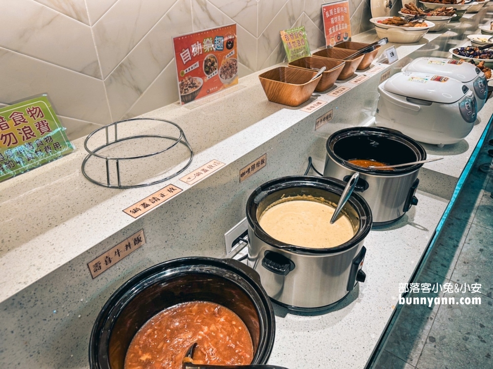 【我家牛排林口A9店】提供多達四十道中西料理與自助霜淇淋自助吃到飽