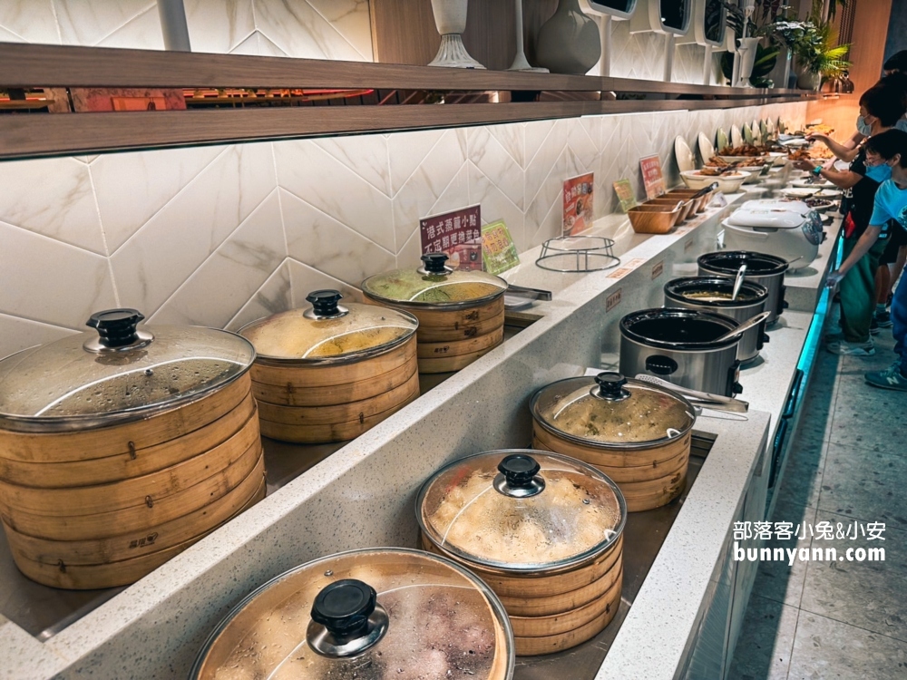 【我家牛排林口A9店】提供多達四十道中西料理與自助霜淇淋自助吃到飽
