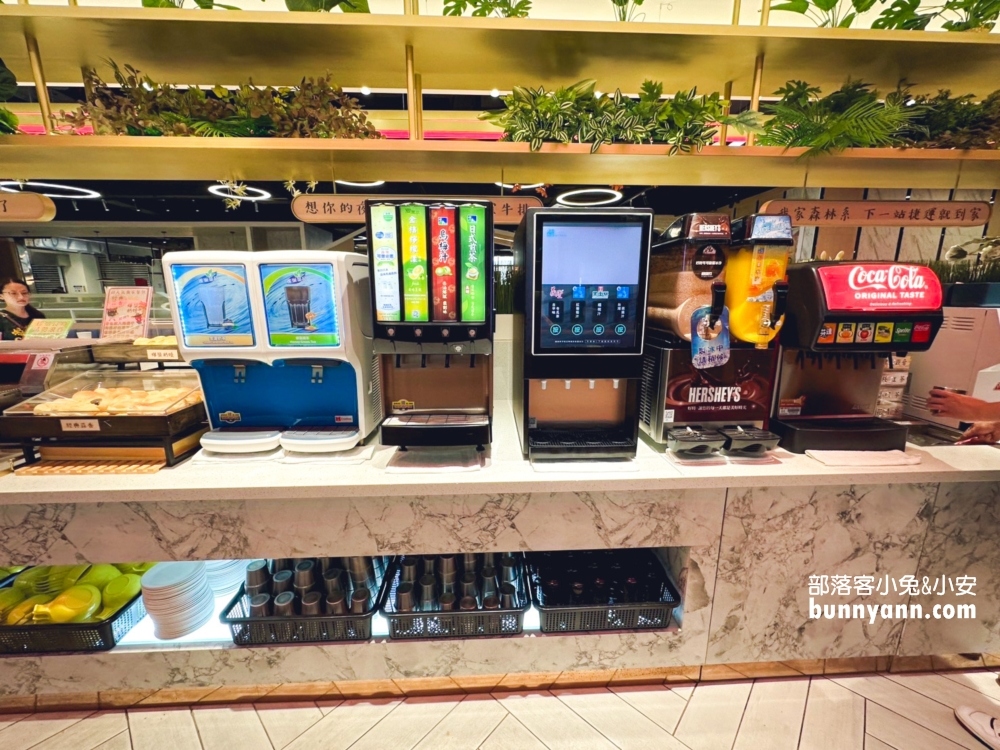 【我家牛排林口A9店】提供多達四十道中西料理與自助霜淇淋自助吃到飽