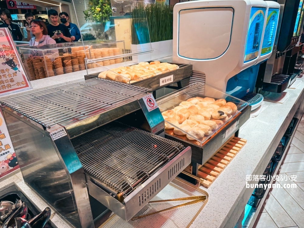 【我家牛排林口A9店】提供多達四十道中西料理與自助霜淇淋自助吃到飽