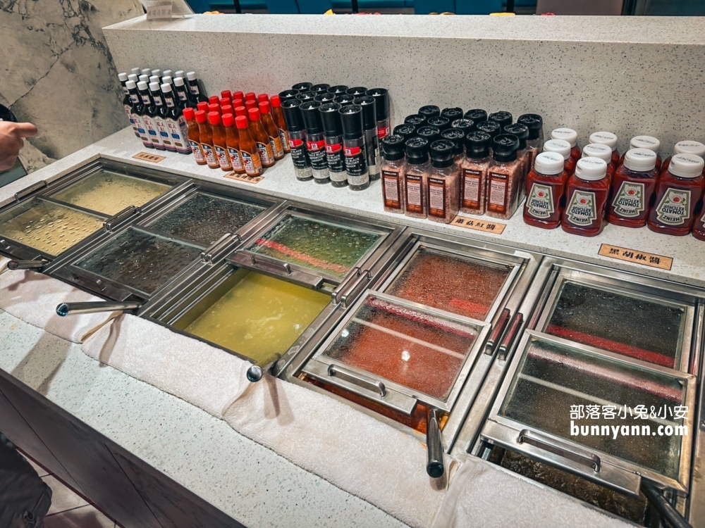 【我家牛排林口A9店】提供多達四十道中西料理與自助霜淇淋自助吃到飽