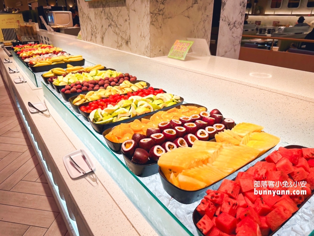 【我家牛排林口A9店】提供多達四十道中西料理與自助霜淇淋自助吃到飽