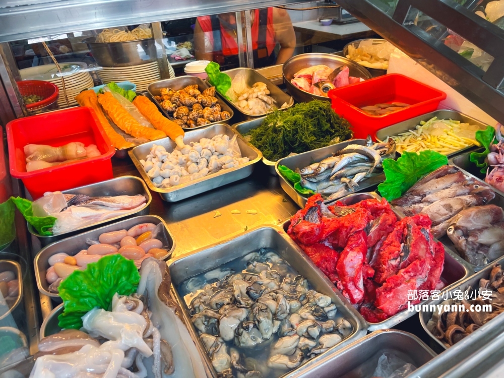 【榮生魚片】基隆成功市場美食推薦，550元買28片綜合生魚片