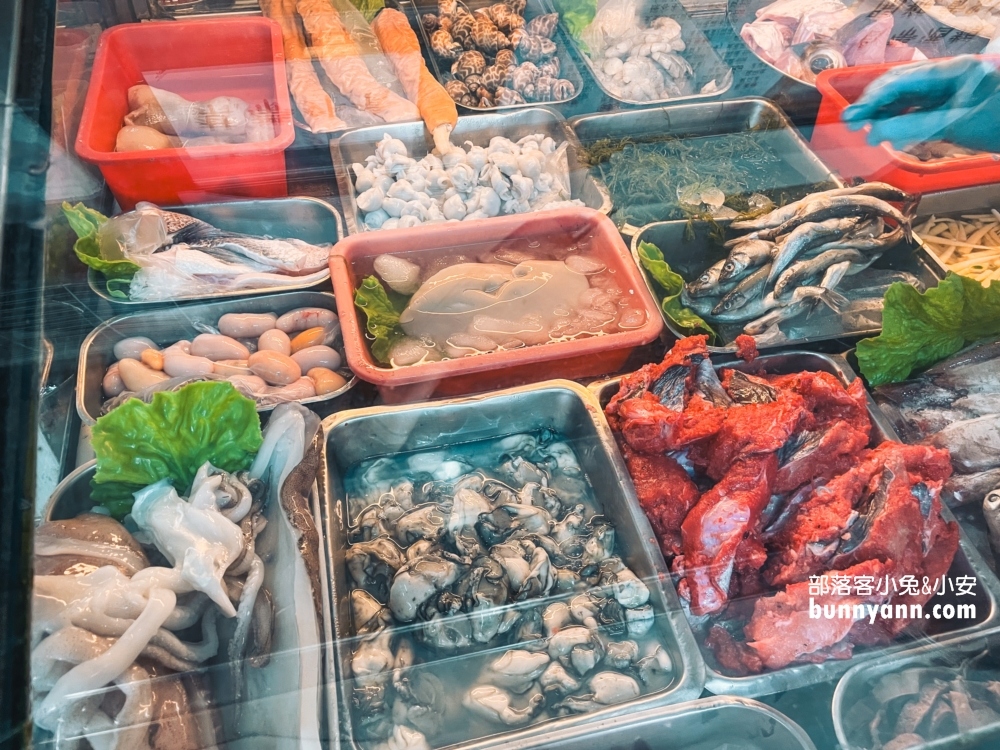 【榮生魚片】基隆成功市場美食推薦，550元買28片綜合生魚片