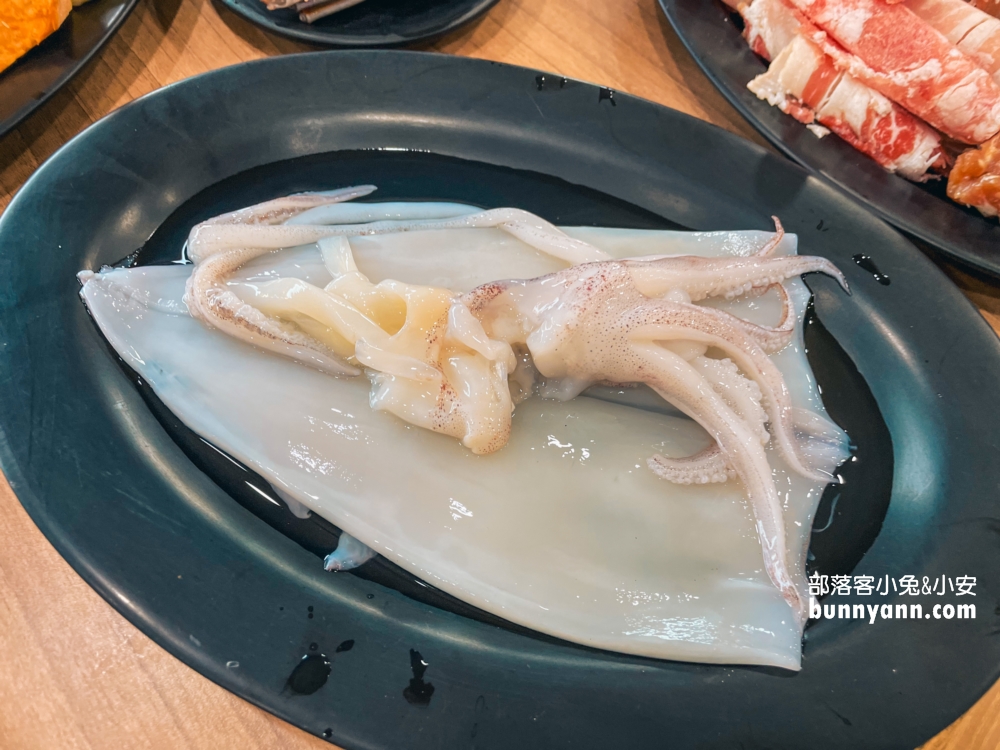 宜蘭【海世界複合式碳烤】谷歌4.3顆星的評價很高的海鮮吃到飽餐廳！