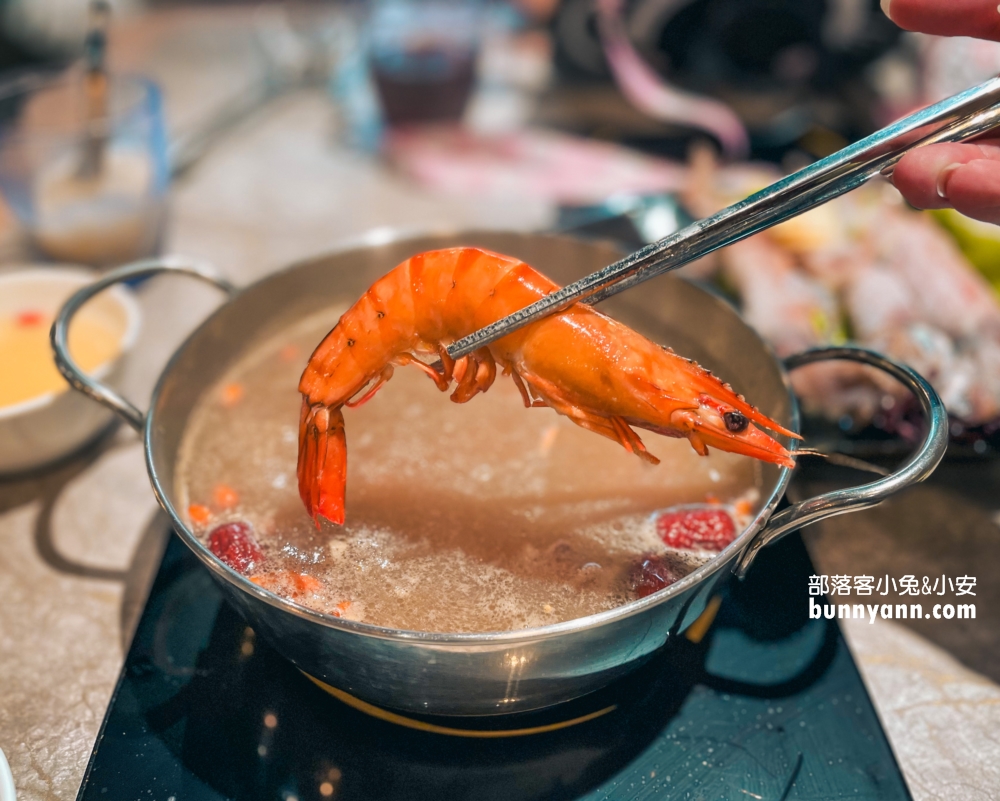 【加分火鍋廟口店】新鮮海陸火鍋這裡吃，裝潢又美麗浪漫