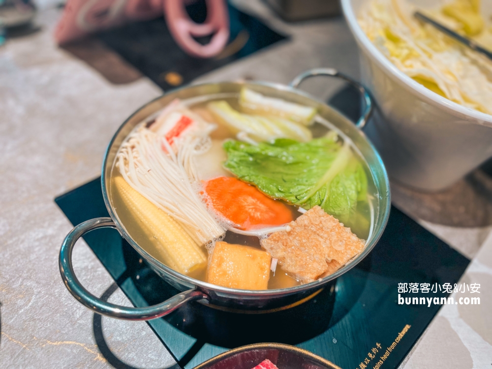 【加分火鍋廟口店】新鮮海陸火鍋這裡吃，裝潢又美麗浪漫