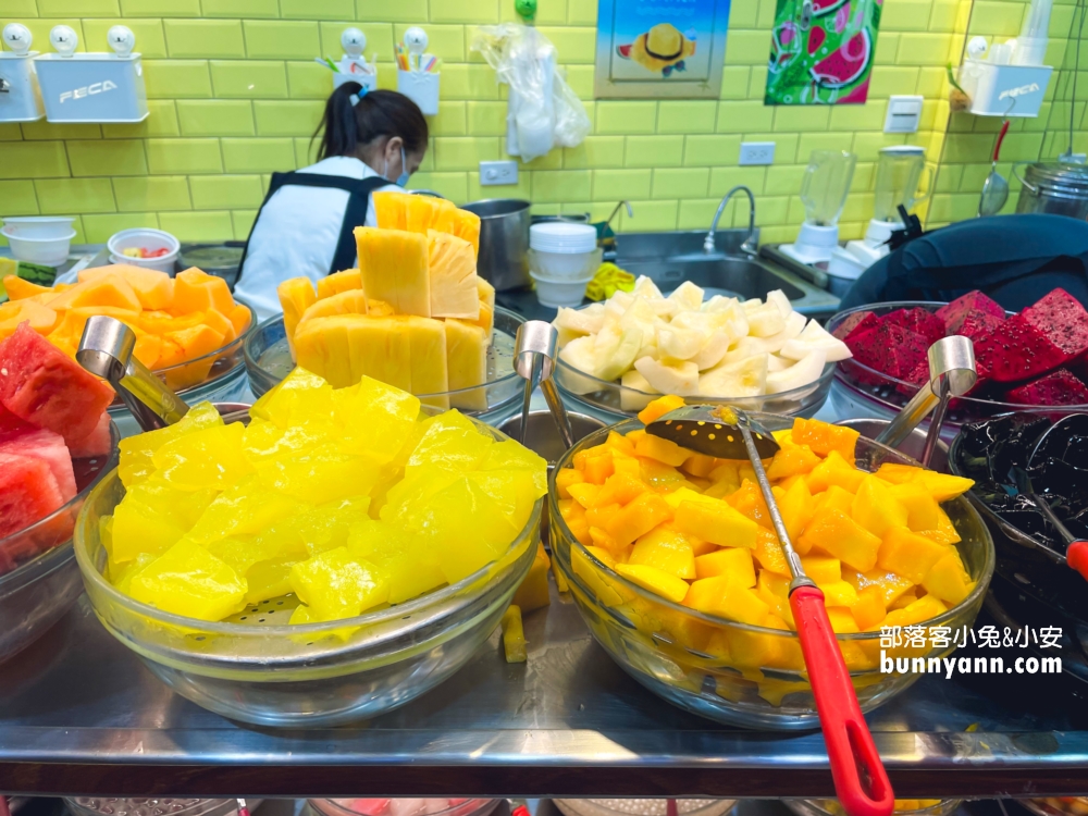 桃園【鉅大自助冰城】中壢自助式冰店，指標性的老字號自助式冰店。