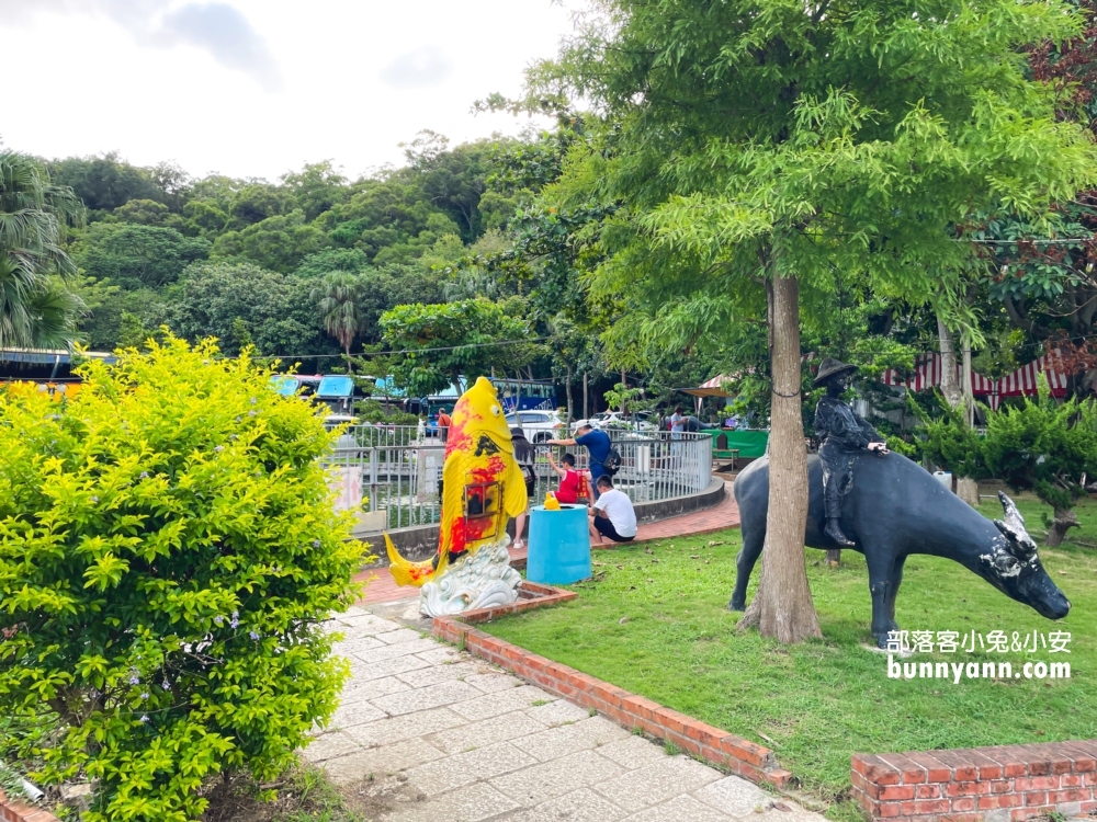 苗栗【台灣水牛城】提供350元火鍋與烤肉吃到飽，CP值相當高。