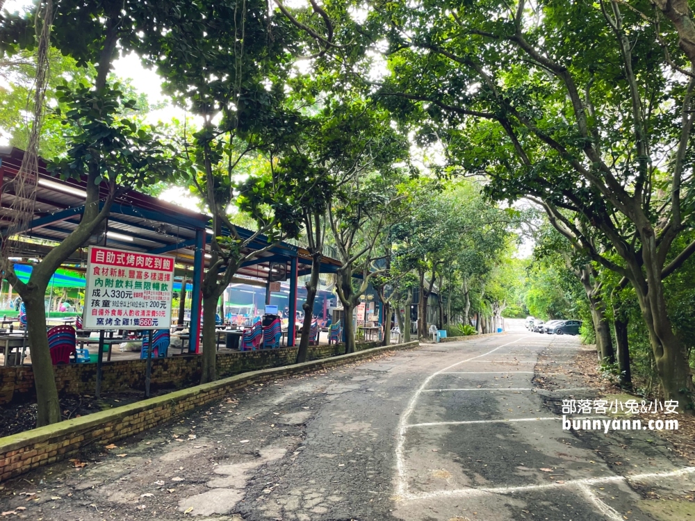 苗栗【台灣水牛城】提供350元火鍋與烤肉吃到飽，CP值相當高。