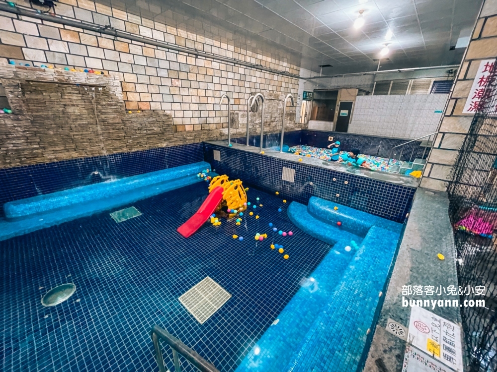 嘉義【威士登水世界】市區隱藏版水上樂園，高空滑水道超讚
