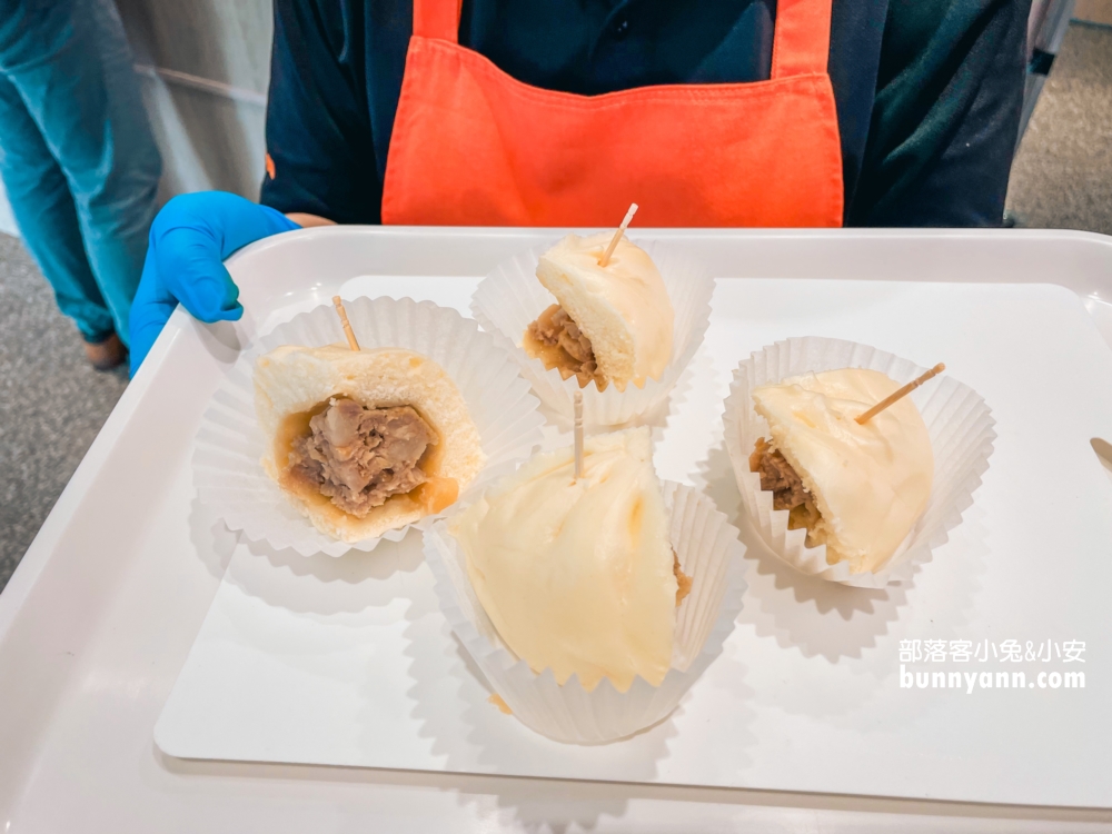 嘉義美食推薦：阿潘肉包，超夯蛋黃酥出爐秒殺，小孩最愛！