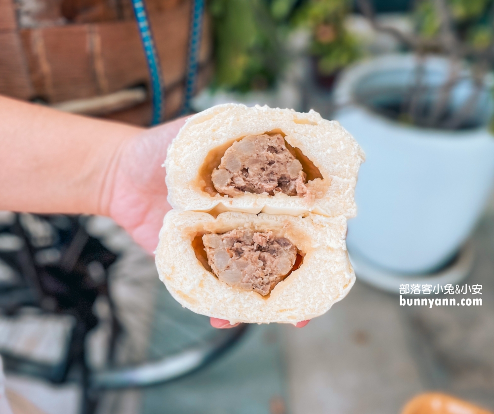 嘉義美食推薦：阿潘肉包，超夯蛋黃酥出爐秒殺，小孩最愛！