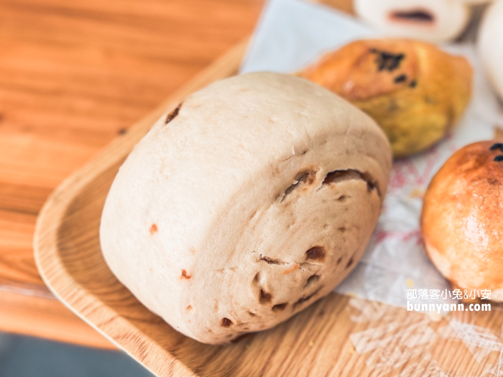 嘉義美食推薦：阿潘肉包，超夯蛋黃酥出爐秒殺，小孩最愛！