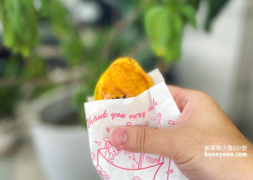 嘉義美食推薦：阿潘肉包，超夯蛋黃酥出爐秒殺，小孩最愛！