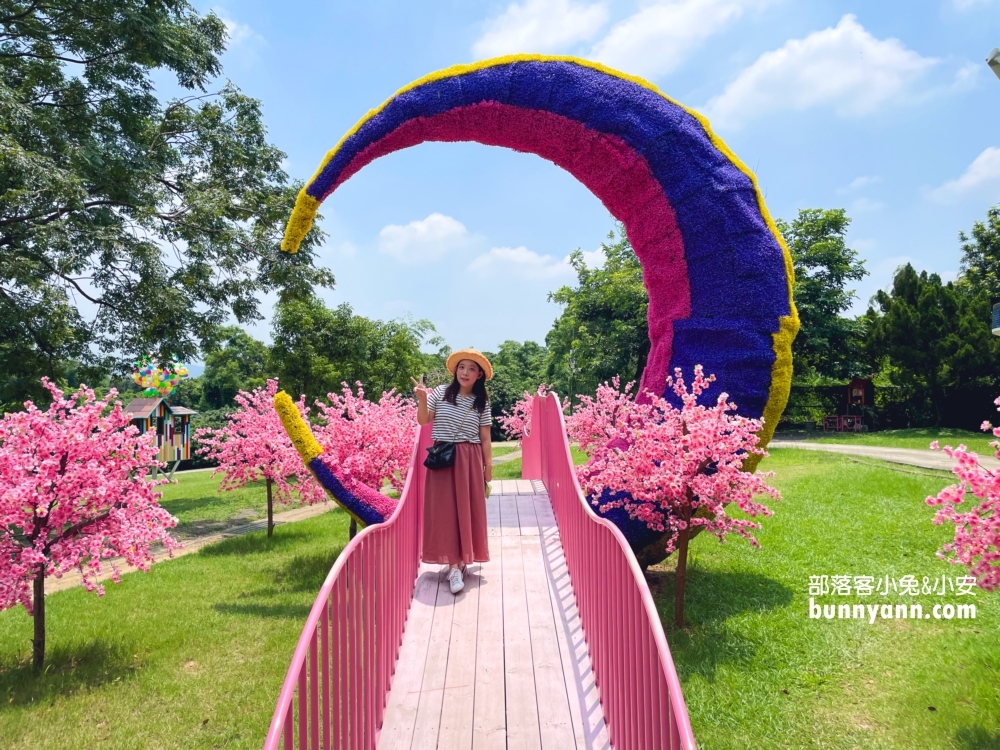 彰化芬園【古生物奇幻樂園】特色就是很多恐龍及多個有趣親子設施
