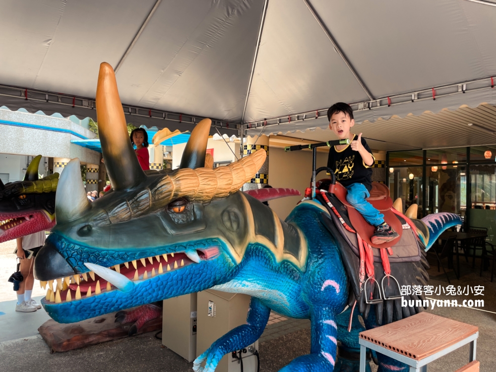 彰化芬園【古生物奇幻樂園】特色就是很多恐龍及多個有趣親子設施