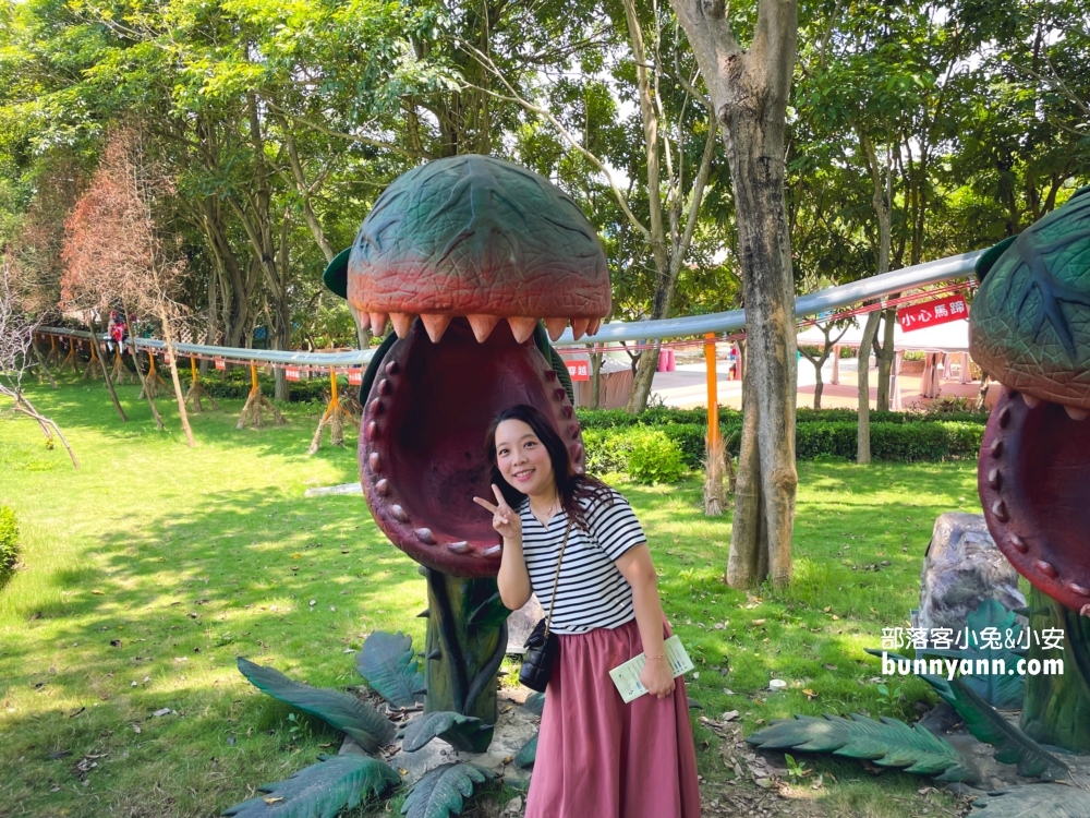 彰化芬園【古生物奇幻樂園】特色就是很多恐龍及多個有趣親子設施