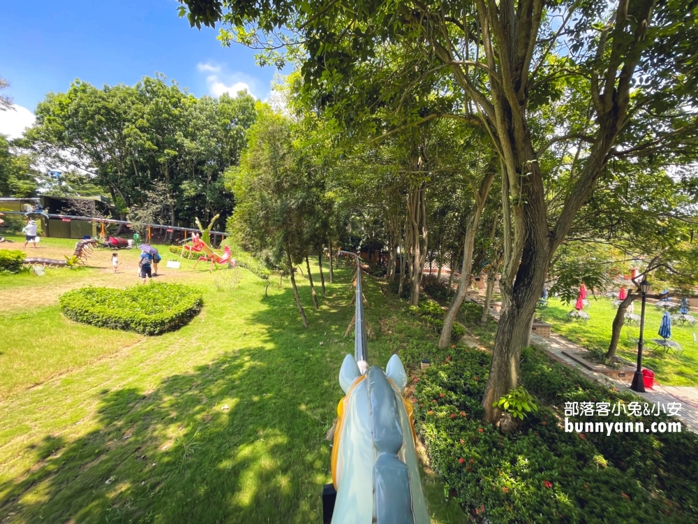 彰化芬園【古生物奇幻樂園】特色就是很多恐龍及多個有趣親子設施