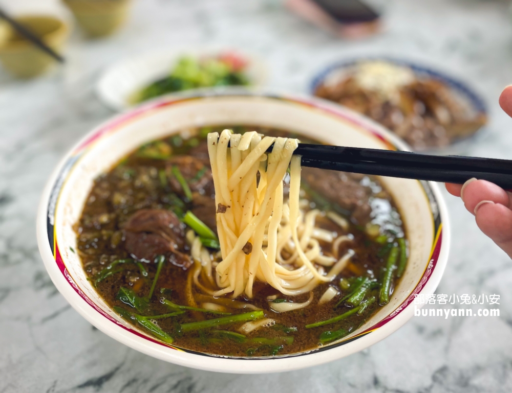 青島水餃館｜埔里美食推薦大碗公牛肉麵，水餃跟大腸也很強