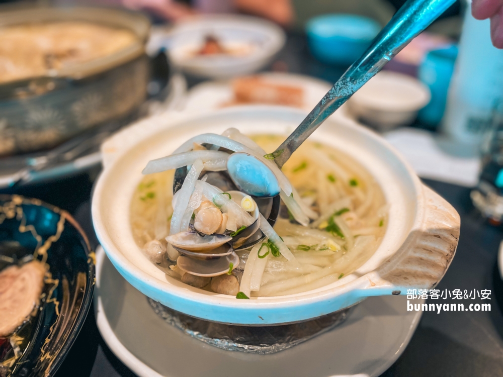 台中【厝秘甘肅店】藏在豪宅裡的好吃白菜土雞鍋。
