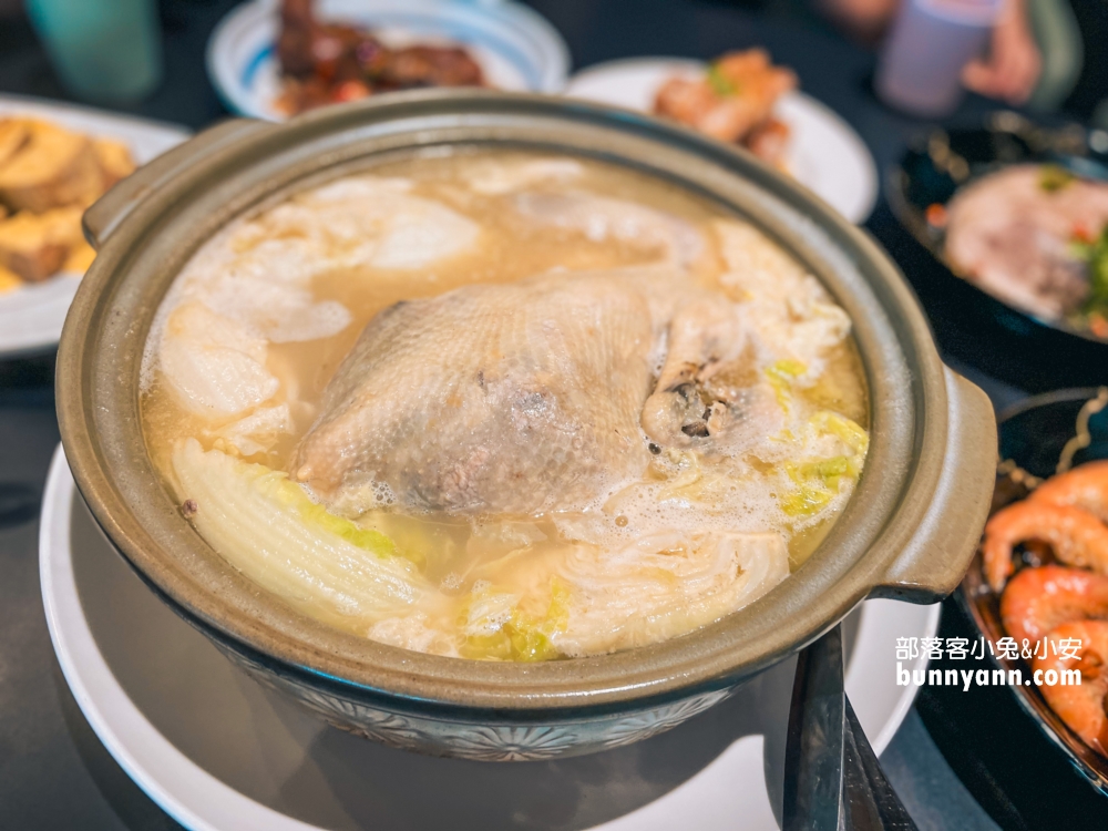 台中【厝秘甘肅店】藏在豪宅裡的好吃白菜土雞鍋。