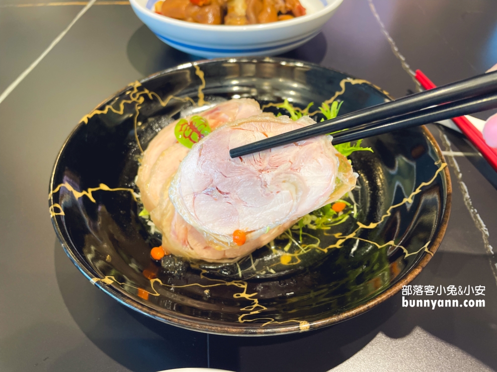 台中【厝秘甘肅店】藏在豪宅裡的好吃白菜土雞鍋。