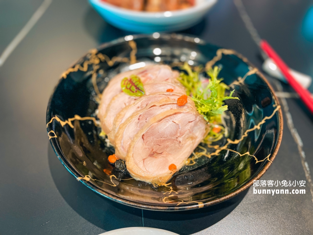台中【厝秘甘肅店】藏在豪宅裡的好吃白菜土雞鍋。
