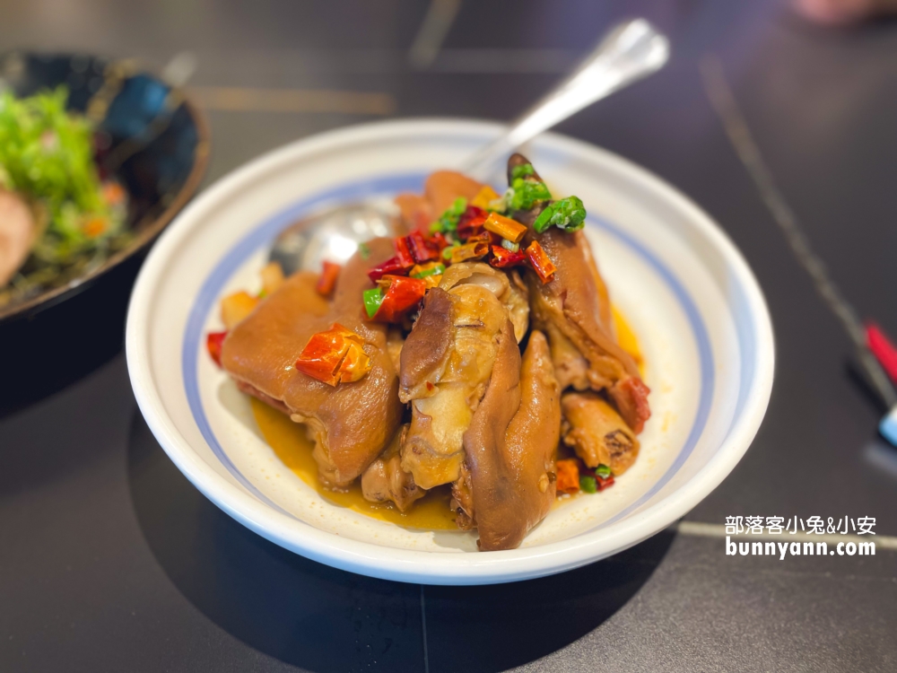 台中【厝秘甘肅店】藏在豪宅裡的好吃白菜土雞鍋。