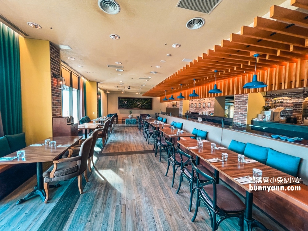 【陽明山天籟渡假酒店】從飯店前就能欣賞到陽明山的美麗風光，開車前往金山老街只需約15分鐘，地點超方便！