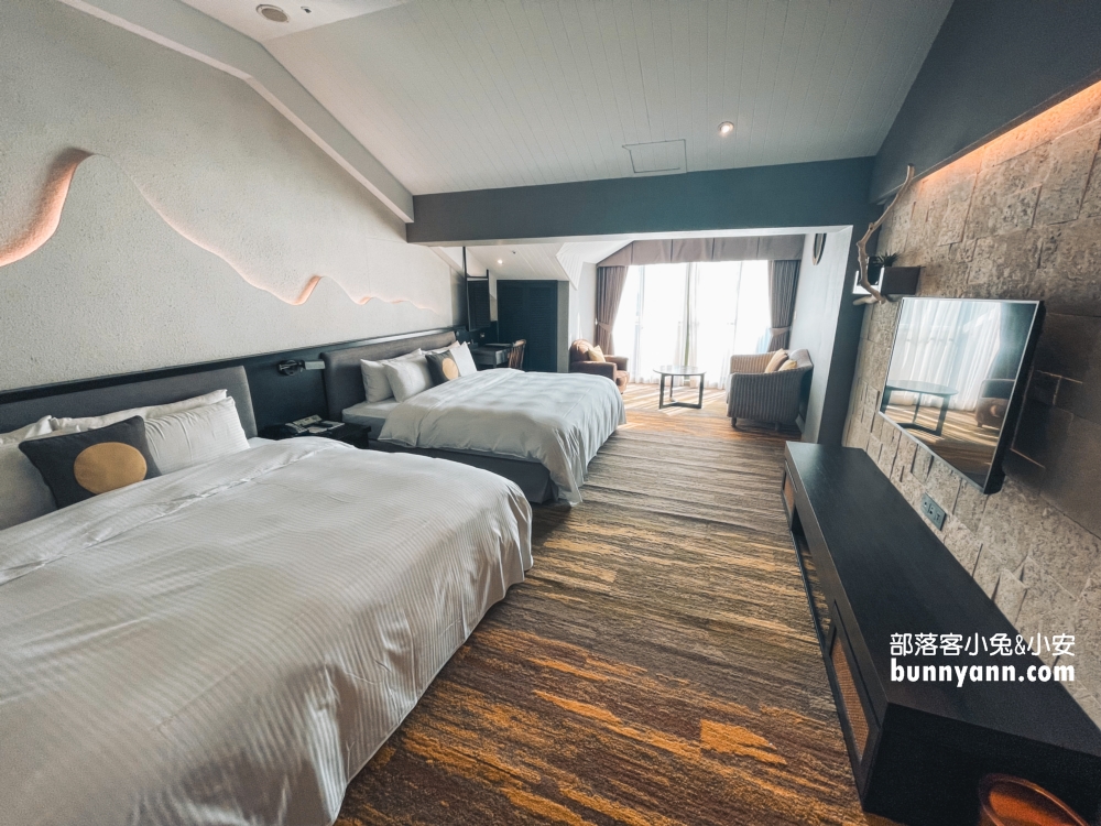 【陽明山天籟渡假酒店】從飯店前就能欣賞到陽明山的美麗風光，開車前往金山老街只需約15分鐘，地點超方便！