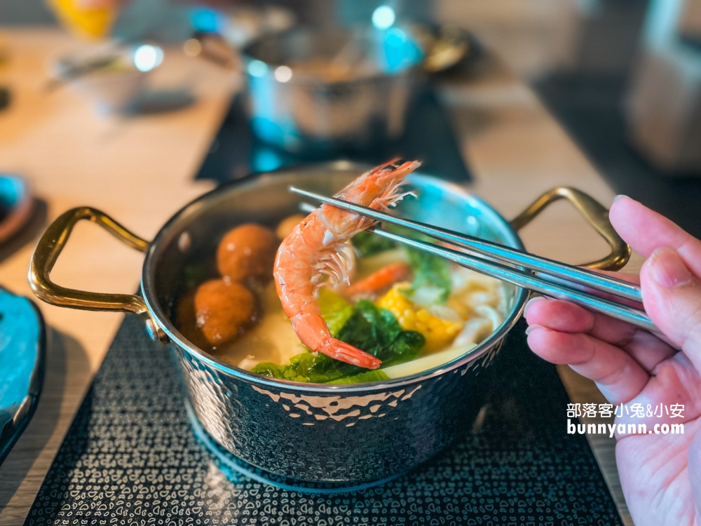 鍋泰山大里店｜大里森林系南洋火鍋，最低328元起，近40種食材無限吃到飽！