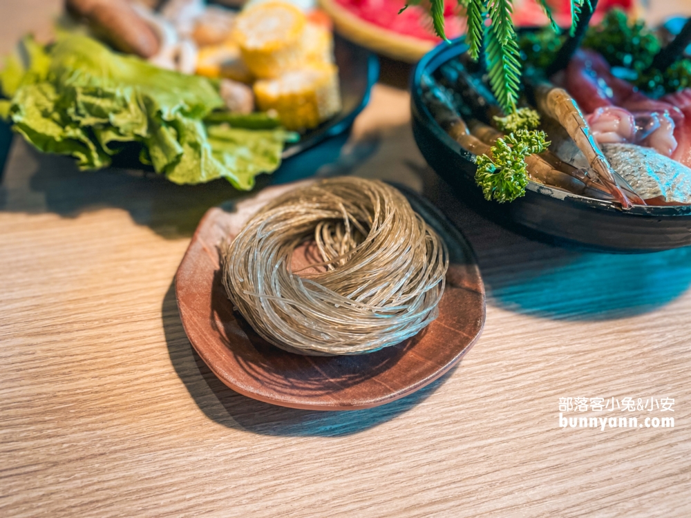 鍋泰山大里店｜大里森林系南洋火鍋，最低328元起，近40種食材無限吃到飽！
