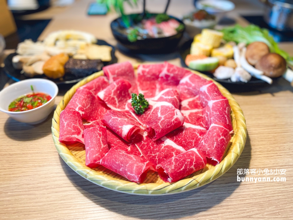 鍋泰山大里店｜大里森林系南洋火鍋，最低328元起，近40種食材無限吃到飽！