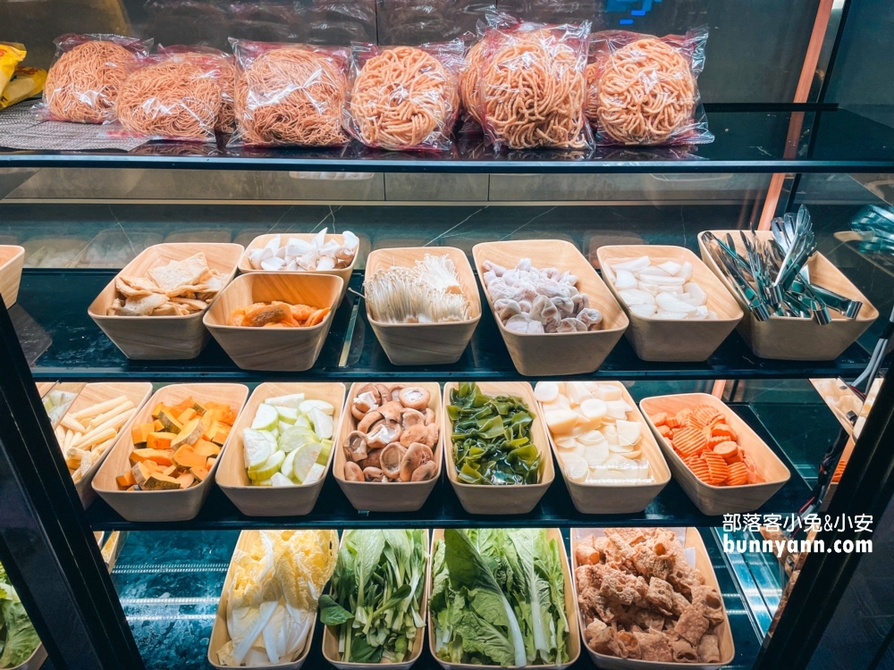 鍋泰山大里店｜大里森林系南洋火鍋，最低328元起，近40種食材無限吃到飽！